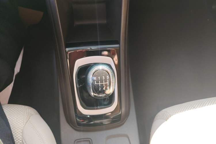 Used Baojun 310W 2017 1.5L Manual Comfort Version China V Gear Lever
