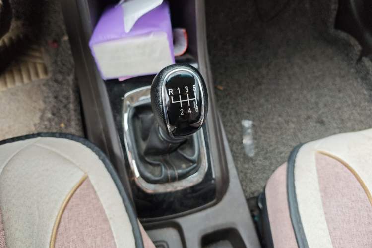 Used Baojun 310W 2017 1.5L Manual Fashion Model China V Gear Lever