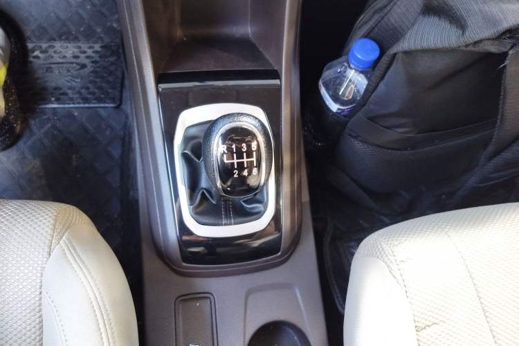 Used Baojun 310W 2017 1.5L Manual Comfort Version China V Gear Lever