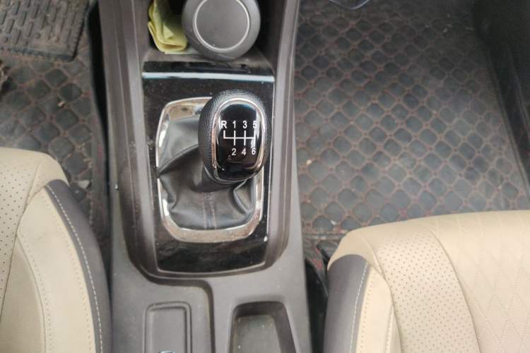 Used Baojun 310W 2017 1.5L Manual Fashion Edition China VI Gear Lever