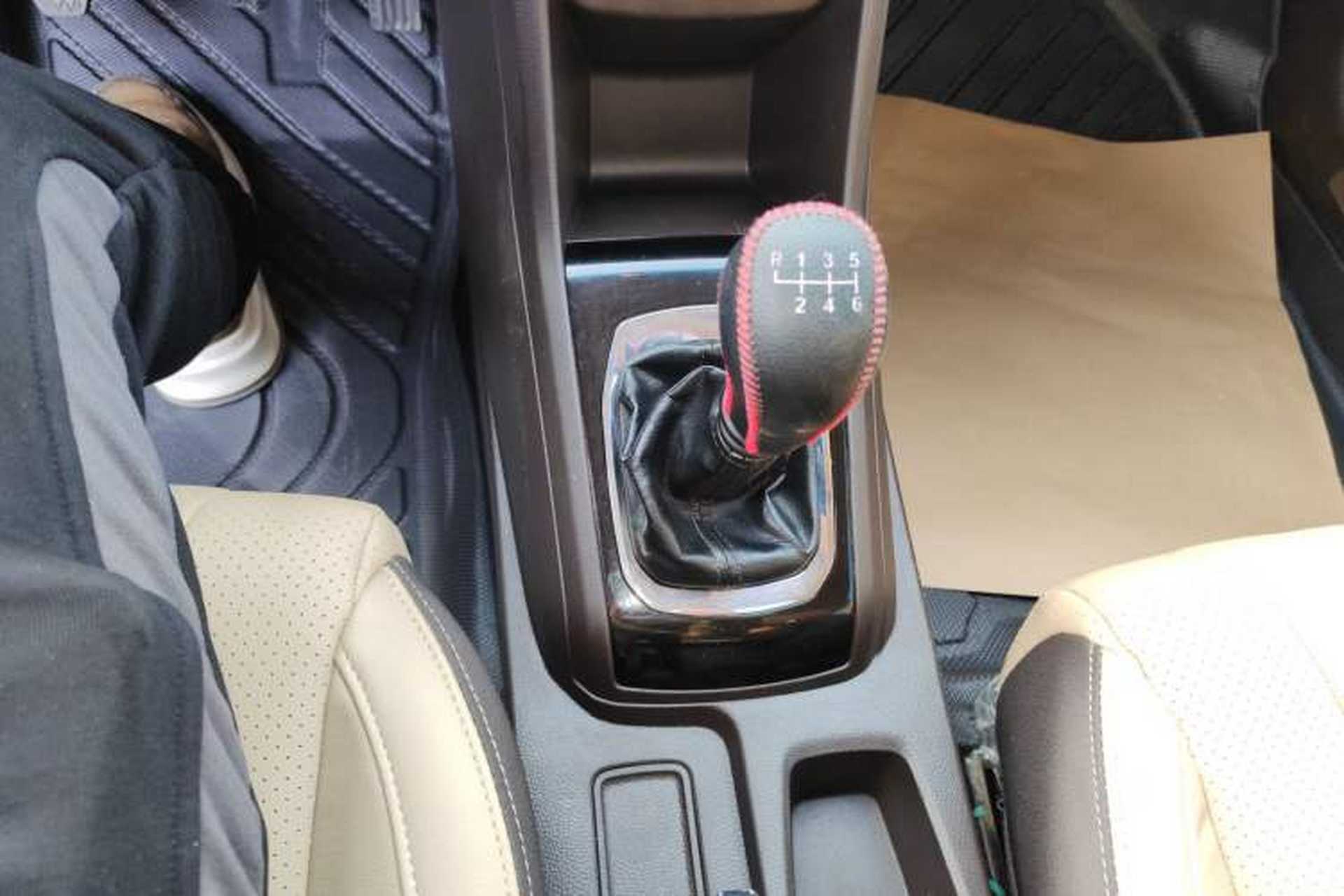 Used Baojun 310W 2017 1.5L Manual Luxury Edition China V Gear Lever