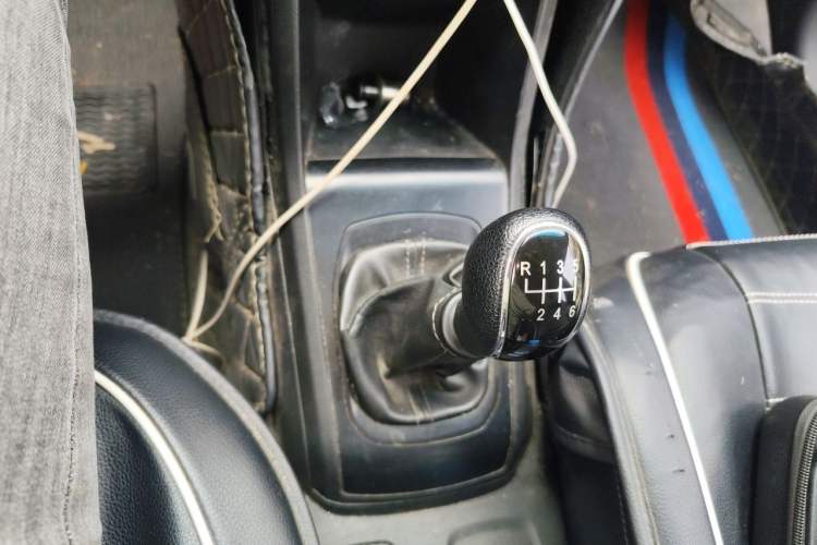 Used Baojun 310W 2017 1.2L Manual Value Edition China V Gear Lever