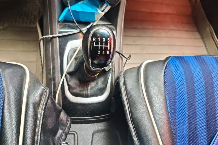 Used Baojun 310W 2017 1.5L Manual Comfort Version China V Gear Lever