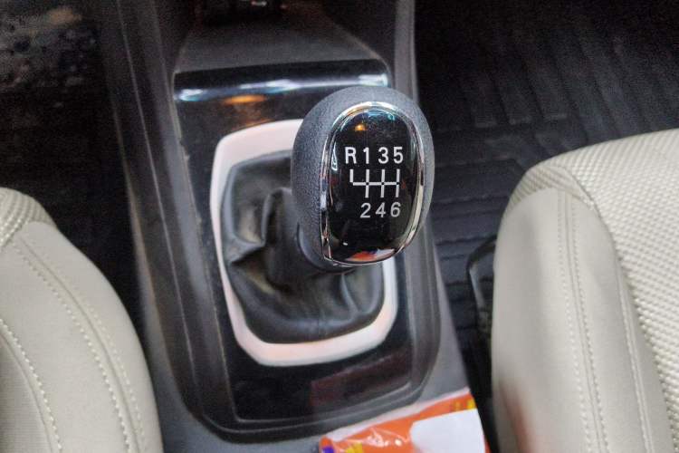 Used Baojun 310W 2017 1.5L Manual Comfort Version China V Gear Lever