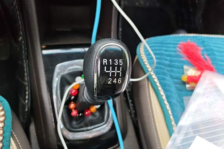 Used Baojun 310W 2017 1.5L Manual Fashion Model China V Gear Lever