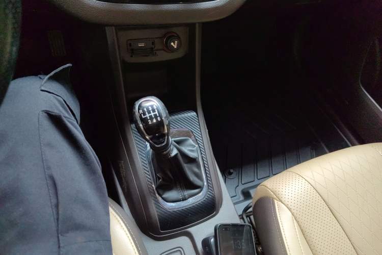 Used Baojun 310W 2017 1.5L Manual Fashion Edition China VI Gear Lever