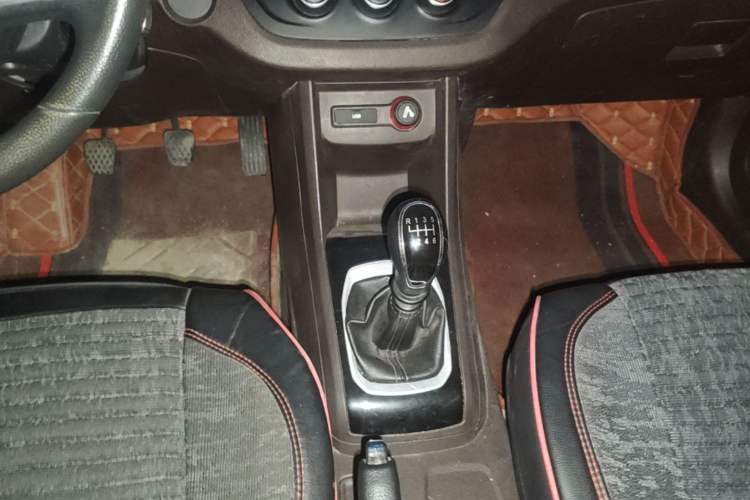 Used Baojun 310W 2017 1.5L Manual Comfort Version China V Gear Lever