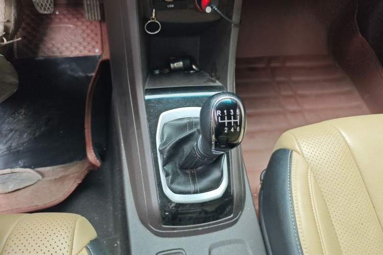 Used Baojun 310W 2017 1.5L Manual Comfort Version China V Gear Lever