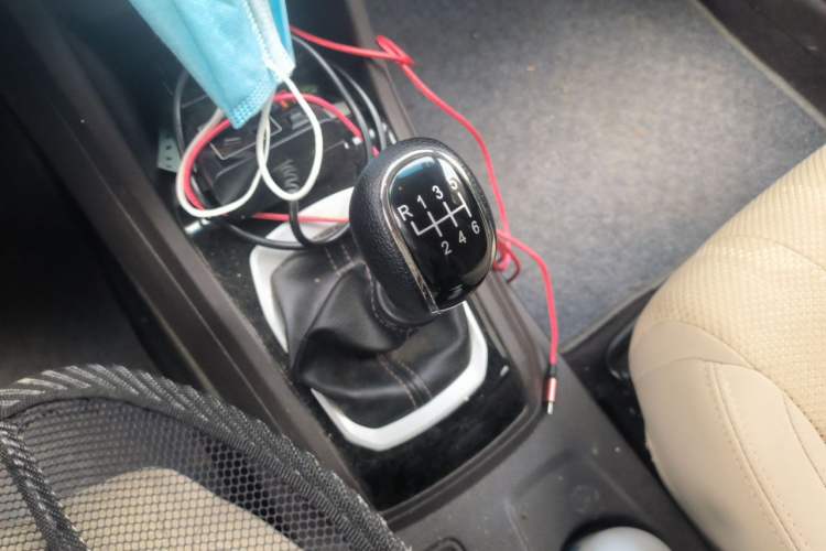 Used Baojun 310W 2017 1.5L Manual Comfort Version China VI Emission Standard Gear Lever