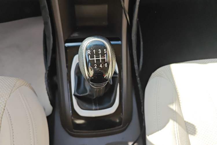 Used Baojun 310W 2017 1.5L Manual Comfort Version China V Gear Lever