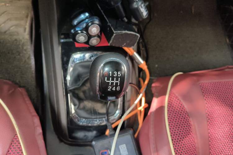 Used Baojun 310W 2017 1.5L Manual Fashion Model China V Gear Lever