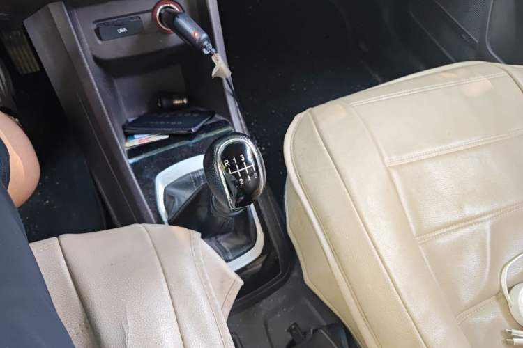 Used Baojun 310W 2017 1.5L Manual Comfort Version China V Gear Lever