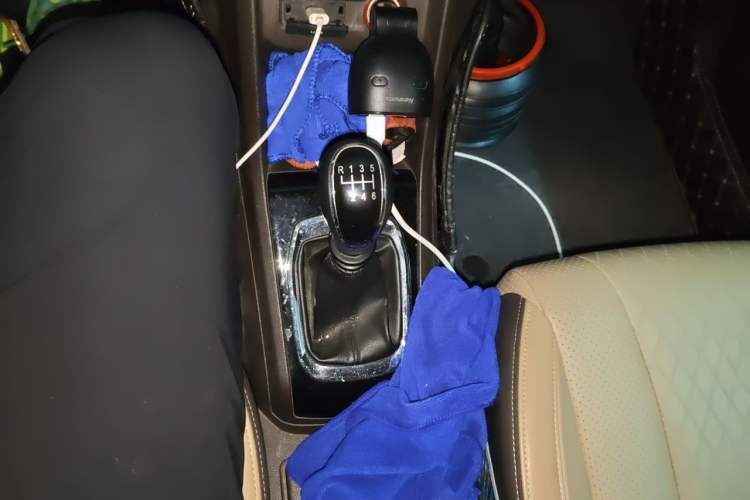 Used Baojun 310W 2017 1.5L Manual Fashion Model China V Gear Lever