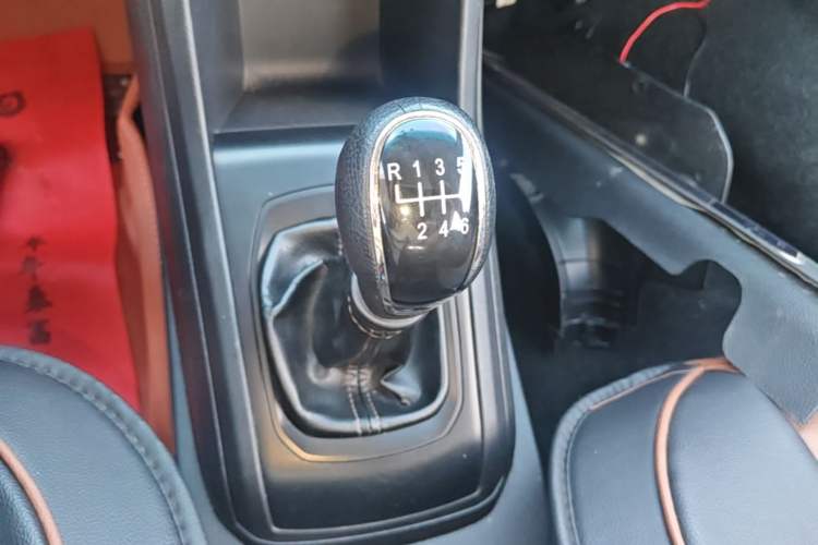 Used Baojun 310W 2017 1.2L Manual Value Edition China V Gear Lever