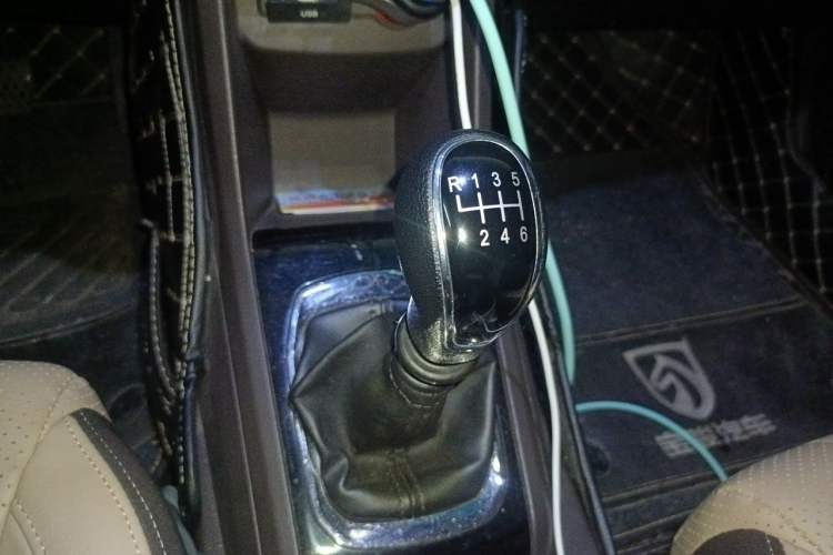 Used Baojun 310W 2017 1.5L Manual Fashion Edition China VI Gear Lever