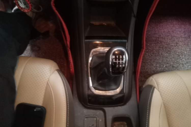 Used Baojun 310W 2017 1.5L Manual Fashion Edition China VI Gear Lever