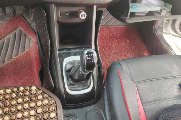 Used Baojun 310W 2017 1.5L Manual Fashion Edition China VI Gear Lever