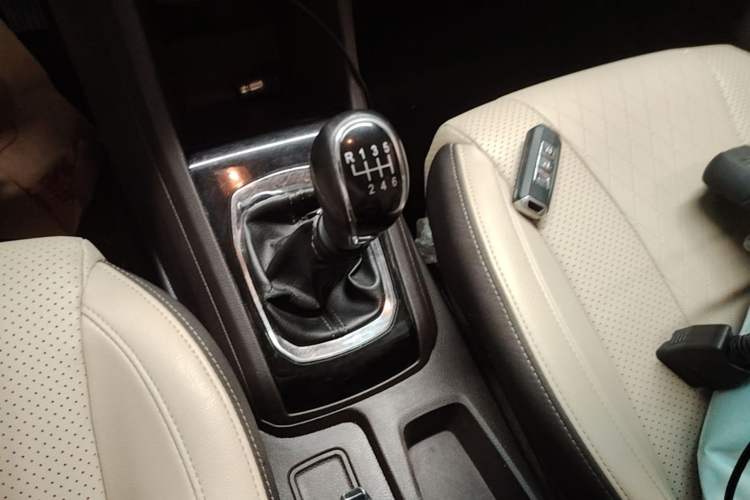 Used Baojun 310W 2017 1.5L Manual Luxury Edition China V Gear Lever