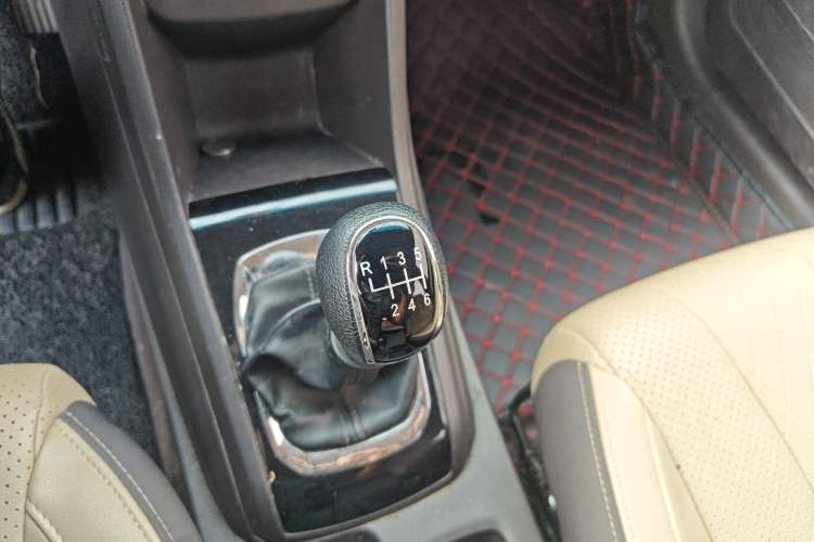 Used Baojun 310W 2017 1.5L Manual Fashion Edition China VI Gear Lever