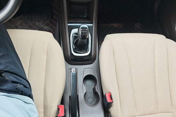 Used Baojun 310W 2017 1.5L Manual Comfort Version China V Gear Lever