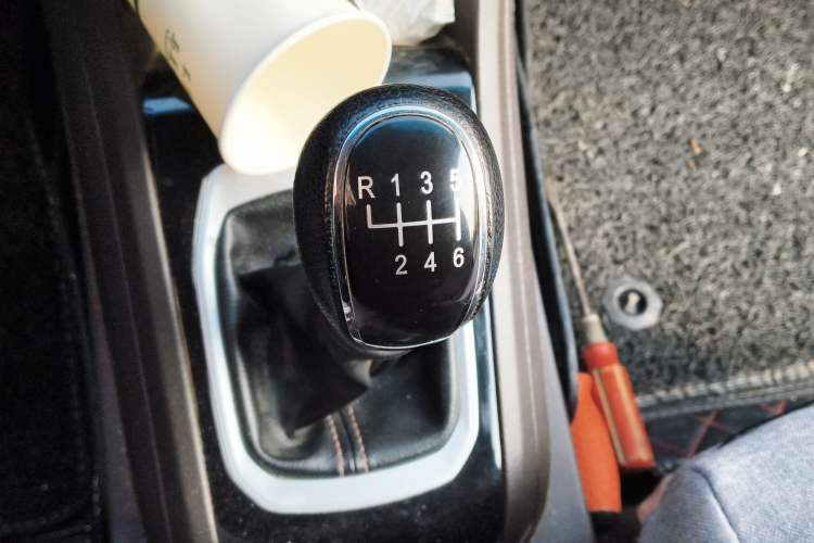 Used Baojun 310W 2017 1.5L Manual Comfort Version China V Gear Lever