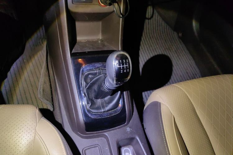 Used Baojun 310W 2017 1.5L Manual Fashion Model China V Gear Lever