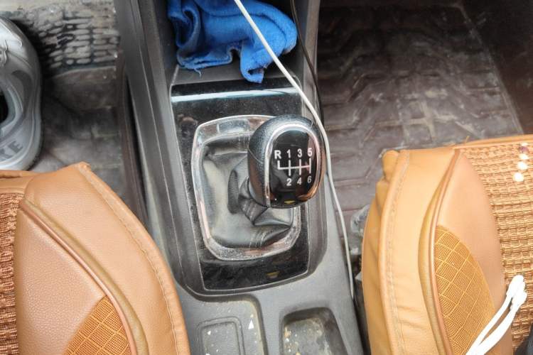 Used Baojun 310W 2017 1.5L Manual Fashion Model China V Gear Lever