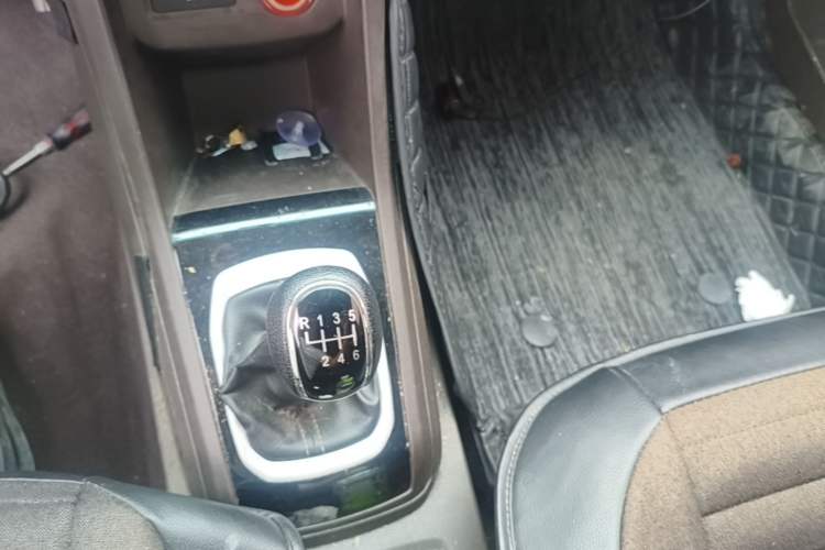 Used Baojun 310W 2017 1.5L Manual Comfort Version China V Gear Lever