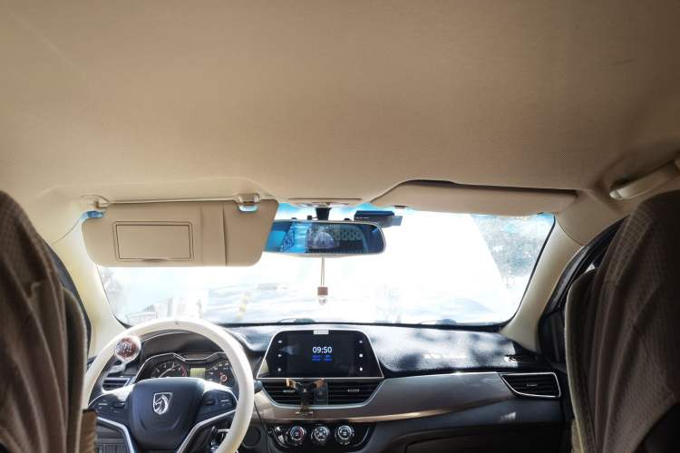Used Baojun 310W 2017 1.5L Manual Fashion Model China V Headliner