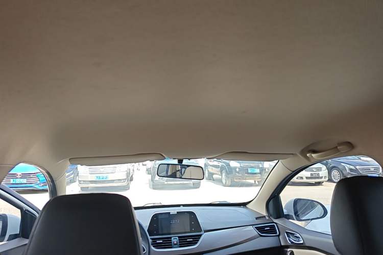 Used Baojun 310W 2017 1.5L Manual Fashion Model China V Headliner