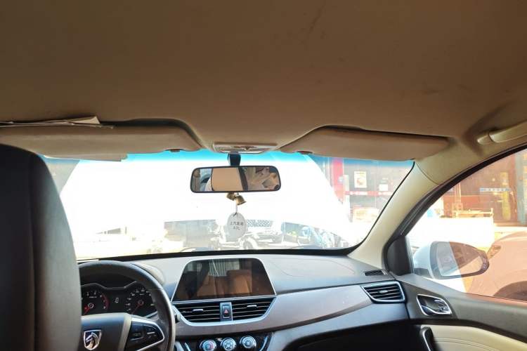 Used Baojun 310W 2017 1.5L Manual Fashion Model China V Headliner