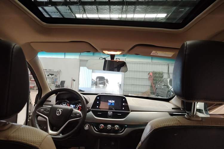 Used Baojun 310W 2017 1.5L Manual Luxury Edition China V Headliner