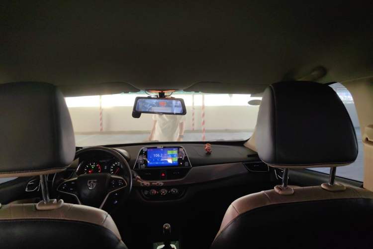 Used Baojun 310W 2017 1.5L Manual Fashion Model China V Headliner