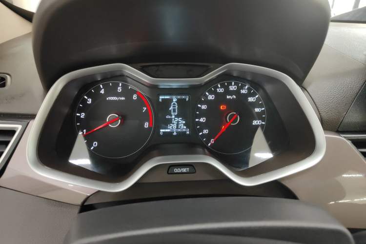 Used Baojun 310W 2017 1.5L Manual Comfort Version China VI Emission Standard Instrument Cluster