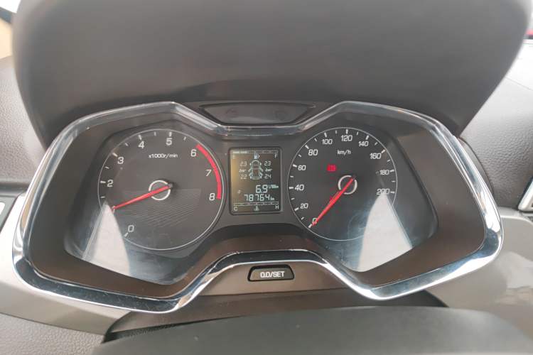 Used Baojun 310W 2017 1.5L Manual Fashion Model China V Instrument Cluster
