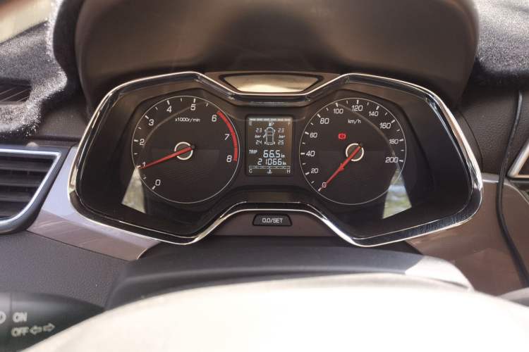 Used Baojun 310W 2017 1.5L Manual Fashion Model China V Instrument Cluster