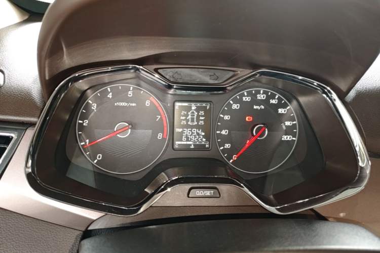 Used Baojun 310W 2017 1.5L Manual Fashion Model China V Instrument Cluster