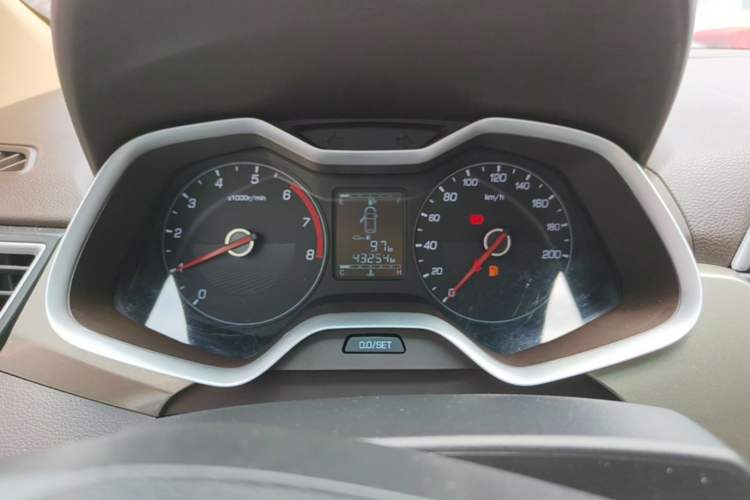 Used Baojun 310W 2017 1.5L Manual Comfort Version China VI Emission Standard Instrument Cluster