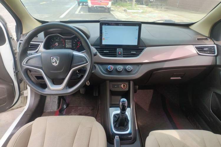 Used Baojun 310W 2017 1.5L Manual Comfort Version China V Interior 1