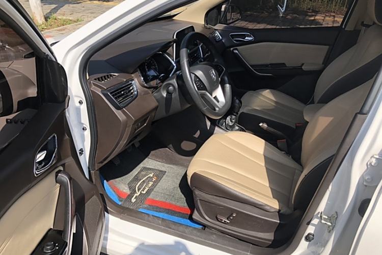 Used Baojun 310W 2017 1.5L Manual Luxury Edition China V Interior 1