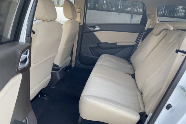 Used Baojun 310W 2017 1.5L Manual Comfort Version China VI Emission Standard Interior 1