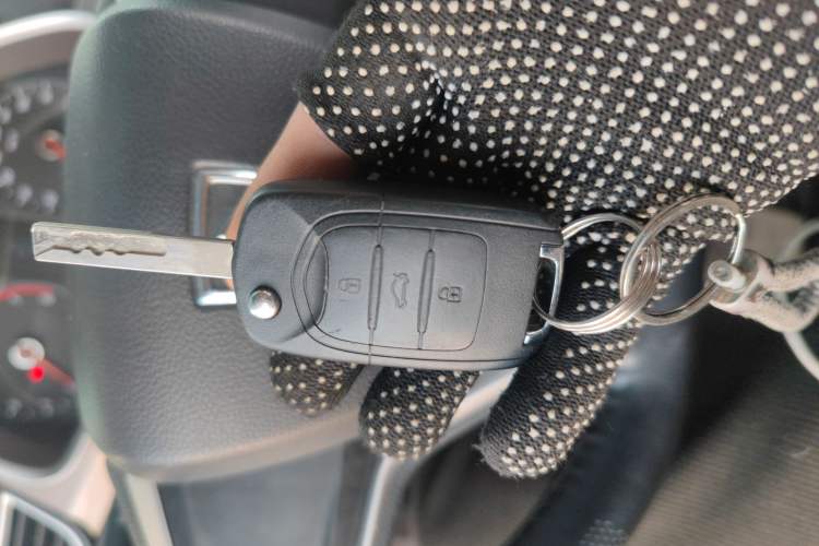 Used Baojun 310W 2017 1.5L Manual Comfort Version China VI Emission Standard Interior 1