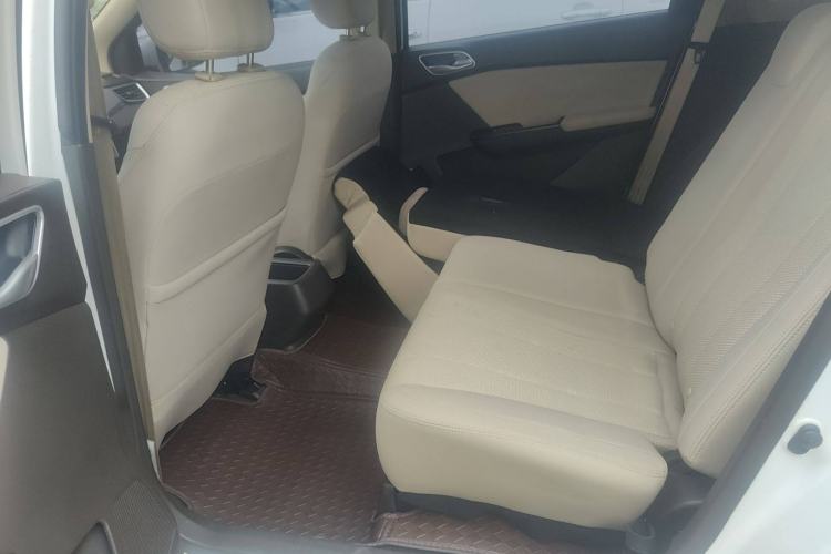 Used Baojun 310W 2017 1.5L Manual Comfort Version China V Interior 1