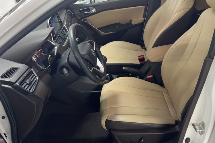 Used Baojun 310W 2017 1.5L Manual Luxury Edition China V Interior 1