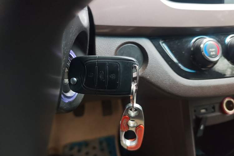 Used Baojun 310W 2017 1.5L Manual Fashion Model China V Interior 1