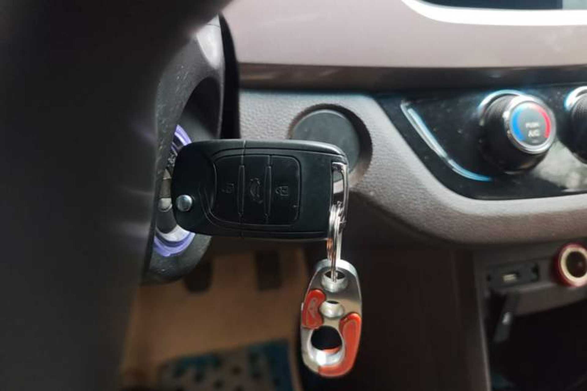 Used Baojun 310W 2017 1.5L Manual Fashion Model China V Interior 1
