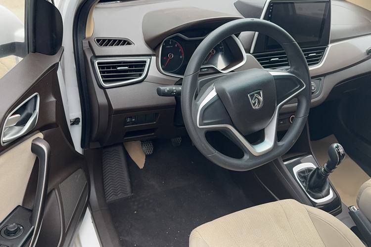 Used Baojun 310W 2017 1.5L Manual Comfort Version China V Interior 2