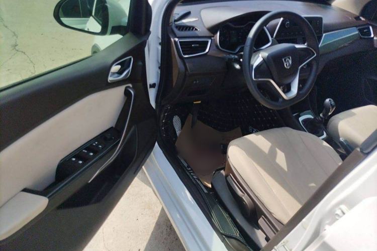 Used Baojun 310W 2017 1.5L Manual Comfort Version China VI Emission Standard Interior 2