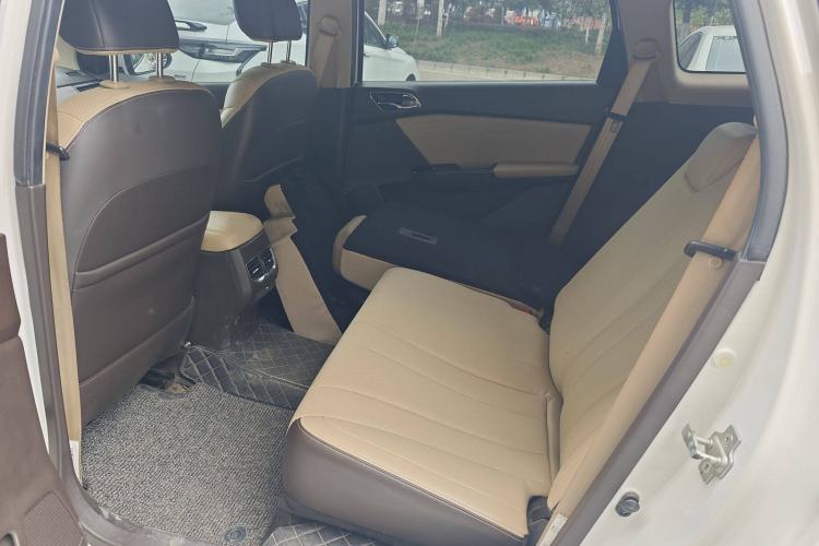 Used Baojun 310W 2017 1.5L Manual Fashion Model China V Interior 2