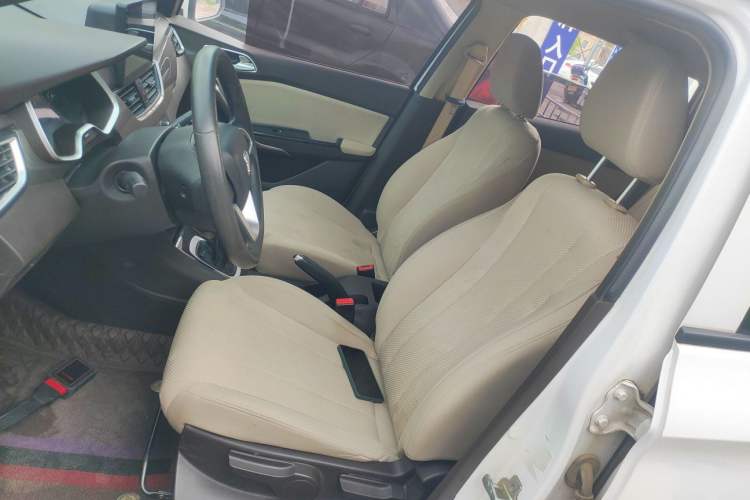 Used Baojun 310W 2017 1.5L Manual Comfort Version China V Interior 2